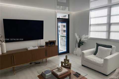 Condo in Hallandale Beach, Florida, 1 bedroom № 2429673 - photo 2