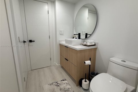 Condo in Hallandale Beach, Florida, 1 bedroom № 2429673 - photo 23