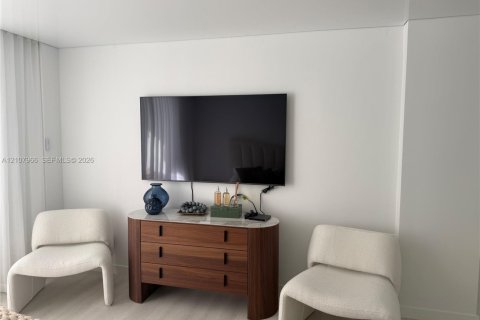 Condo in Hallandale Beach, Florida, 1 bedroom № 2429673 - photo 24