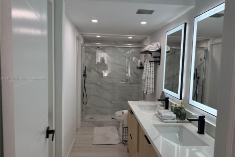Condo in Hallandale Beach, Florida, 1 bedroom № 2429673 - photo 18