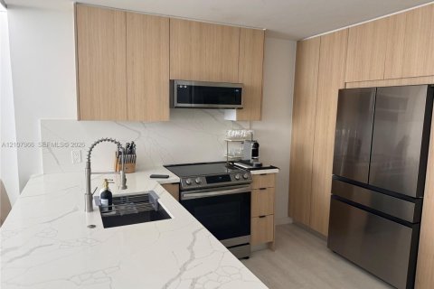 Condo in Hallandale Beach, Florida, 1 bedroom № 2429673 - photo 8