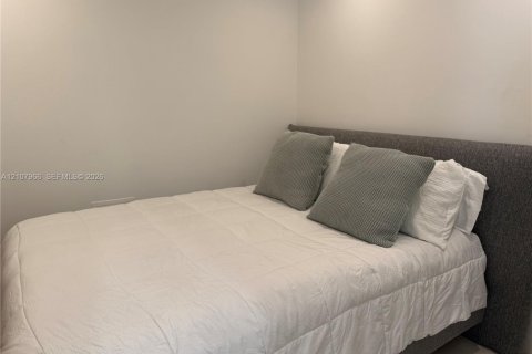 Condo in Hallandale Beach, Florida, 1 bedroom № 2429673 - photo 21