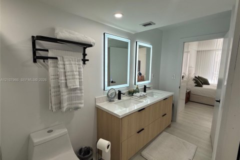 Condo in Hallandale Beach, Florida, 1 bedroom № 2429673 - photo 15