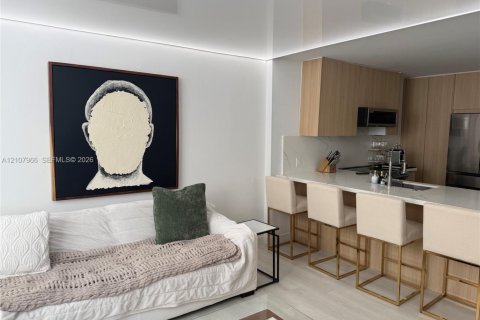 Condo in Hallandale Beach, Florida, 1 bedroom № 2429673 - photo 3