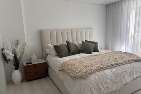 Condo in Hallandale Beach, Florida, 1 bedroom № 2429673 - photo 12