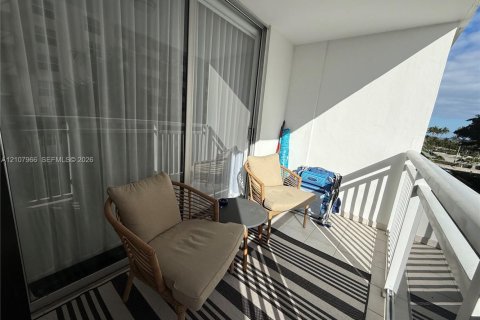 Condo in Hallandale Beach, Florida, 1 bedroom № 2429673 - photo 25
