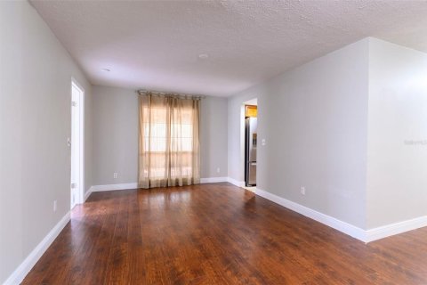 Casa en alquiler en Tampa, Florida, 3 dormitorios, 270.44 m2 № 1916913 - foto 18