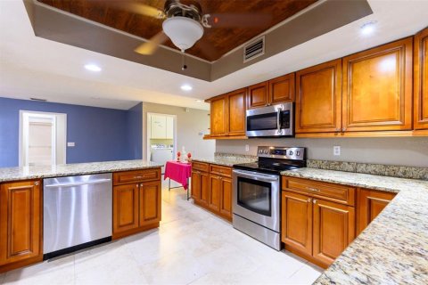 Casa en alquiler en Tampa, Florida, 3 dormitorios, 270.44 m2 № 1916913 - foto 9