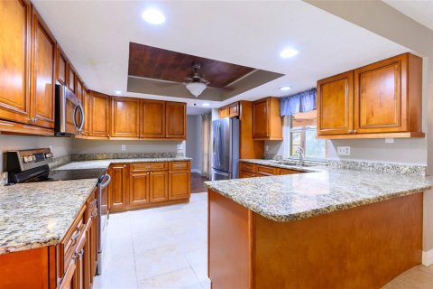Casa en alquiler en Tampa, Florida, 3 dormitorios, 270.44 m2 № 1916913 - foto 3