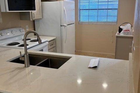 Condo in Largo, Florida, 2 bedrooms  № 1826447 - photo 7