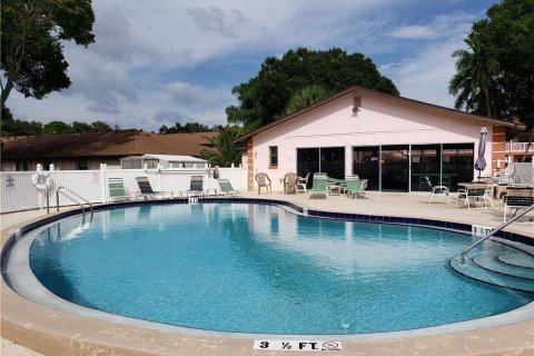 Condo in Largo, Florida, 2 bedrooms  № 1826447 - photo 29