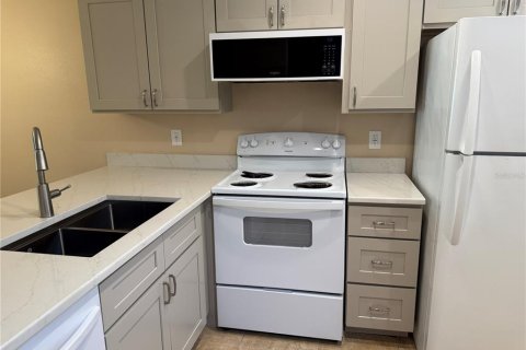 Condo in Largo, Florida, 2 bedrooms  № 1826447 - photo 2