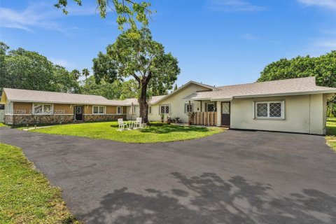 Villa ou maison à vendre à Davie, Floride: 7 chambres, 410.07 m2 № 2029153 - photo 4