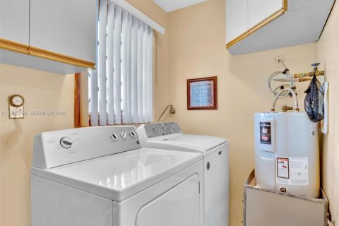 Villa ou maison à vendre à Davie, Floride: 7 chambres, 410.07 m2 № 2029153 - photo 25