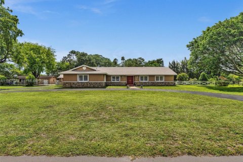 Villa ou maison à vendre à Davie, Floride: 7 chambres, 410.07 m2 № 2029153 - photo 2