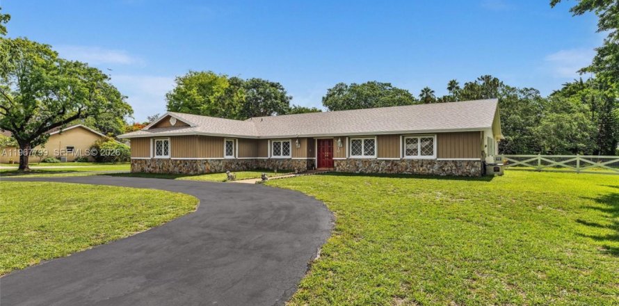 Villa ou maison à Davie, Floride 7 chambres, 410.07 m2 № 2029153