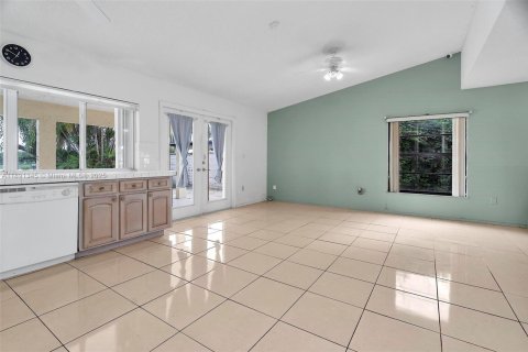House in Miami, Florida 3 bedrooms, 159.79 sq.m. № 1946497 - photo 21