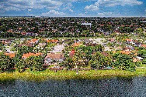 House in Miami, Florida 3 bedrooms, 159.79 sq.m. № 1946497 - photo 5