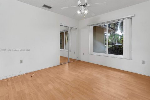 House in Miami, Florida 3 bedrooms, 159.79 sq.m. № 1946497 - photo 26