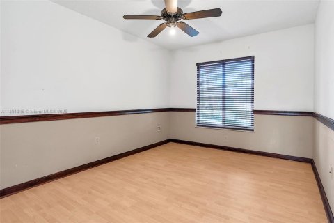 House in Miami, Florida 3 bedrooms, 159.79 sq.m. № 1946497 - photo 29