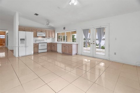 House in Miami, Florida 3 bedrooms, 159.79 sq.m. № 1946497 - photo 23