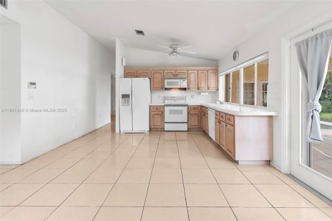 House in Miami, Florida 3 bedrooms, 159.79 sq.m. № 1946497 - photo 24
