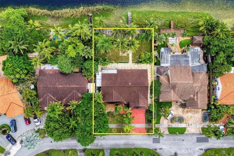 House in Miami, Florida 3 bedrooms, 159.79 sq.m. № 1946497 - photo 7