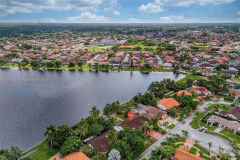 House in Miami, Florida 3 bedrooms, 159.79 sq.m. № 1946497 - photo 4