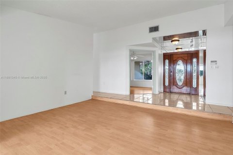 House in Miami, Florida 3 bedrooms, 159.79 sq.m. № 1946497 - photo 20