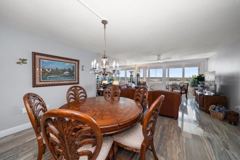 Condominio en venta en Redington Shores, Florida, 2 dormitorios, 124.95 m2 № 1837765 - foto 9