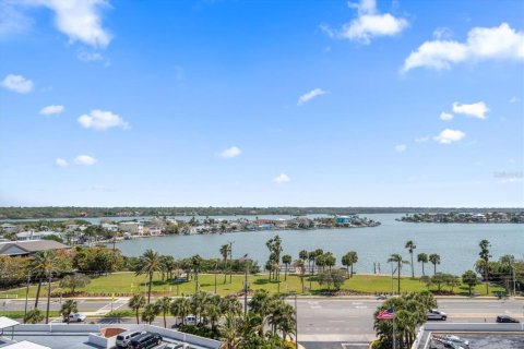 Condominio en venta en Redington Shores, Florida, 2 dormitorios, 124.95 m2 № 1837765 - foto 1