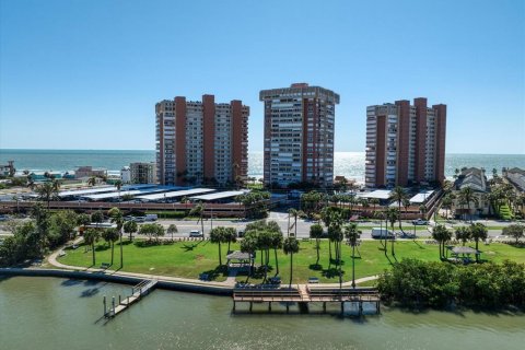 Condominio en venta en Redington Shores, Florida, 2 dormitorios, 124.95 m2 № 1837765 - foto 21
