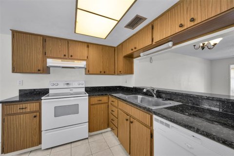 Снять в аренду виллу или дом в Нью-Порт-Ричи, Флорида 6 комнат, 88.81м2, № 2215921 - фото 9