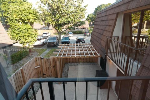 Casa en venta en Palm Beach Gardens, Florida, 2 dormitorios № 1990240 - foto 3