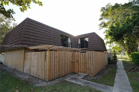 Casa en venta en Palm Beach Gardens, Florida, 2 dormitorios № 1990240 - foto 11