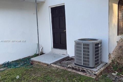 Casa en alquiler en Hollywood, Florida, 2 dormitorios, 162.76 m2 № 1992195 - foto 6