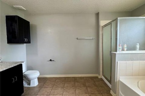 Casa en alquiler en Kissimmee, Florida, 3 dormitorios, 244.43 m2 № 2284643 - foto 13