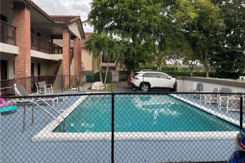 Apartamento en alquiler en Coral Springs, Florida, 2 dormitorios, 680.79 m2 № 2250532 - foto 2