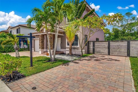 House in Miami, Florida 4 bedrooms, 203.18 sq.m. № 1794770 - photo 5