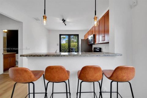 House in Miami, Florida 4 bedrooms, 203.18 sq.m. № 1794770 - photo 16