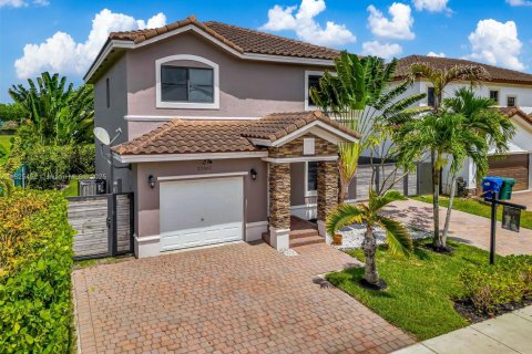 House in Miami, Florida 4 bedrooms, 203.18 sq.m. № 1794770 - photo 2