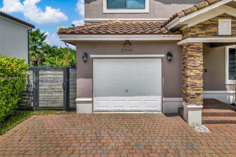 House in Miami, Florida 4 bedrooms, 203.18 sq.m. № 1794770 - photo 3