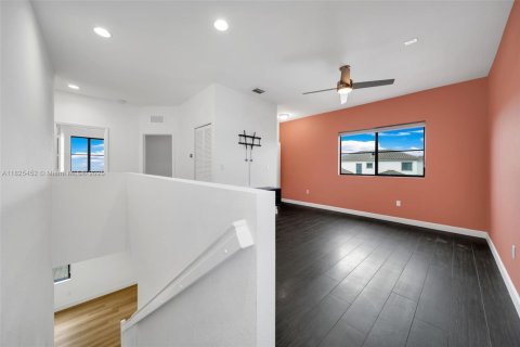 House in Miami, Florida 4 bedrooms, 203.18 sq.m. № 1794770 - photo 25