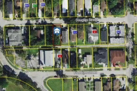 Terreno en venta en Hollywood, Florida № 1920635 - foto 1