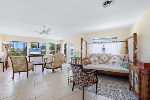 House in Englewood, Florida 2 bedrooms, 132.66 sq.m. № 2151425 - photo 9