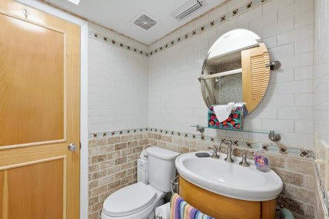 House in Englewood, Florida 2 bedrooms, 132.66 sq.m. № 2151425 - photo 28