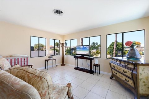 House in Englewood, Florida 2 bedrooms, 132.66 sq.m. № 2151425 - photo 11