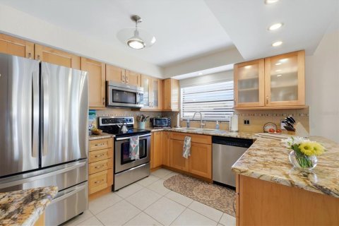 House in Englewood, Florida 2 bedrooms, 132.66 sq.m. № 2151425 - photo 17