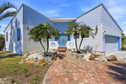 House in Englewood, Florida 2 bedrooms, 132.66 sq.m. № 2151425