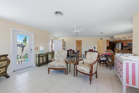 House in Englewood, Florida 2 bedrooms, 132.66 sq.m. № 2151425 - photo 13